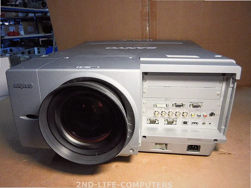 13 HOURS! SANYO PLC-EF60A Beamer Projector 2x 300W 5800 LUMENS SXGA+ Short Throw