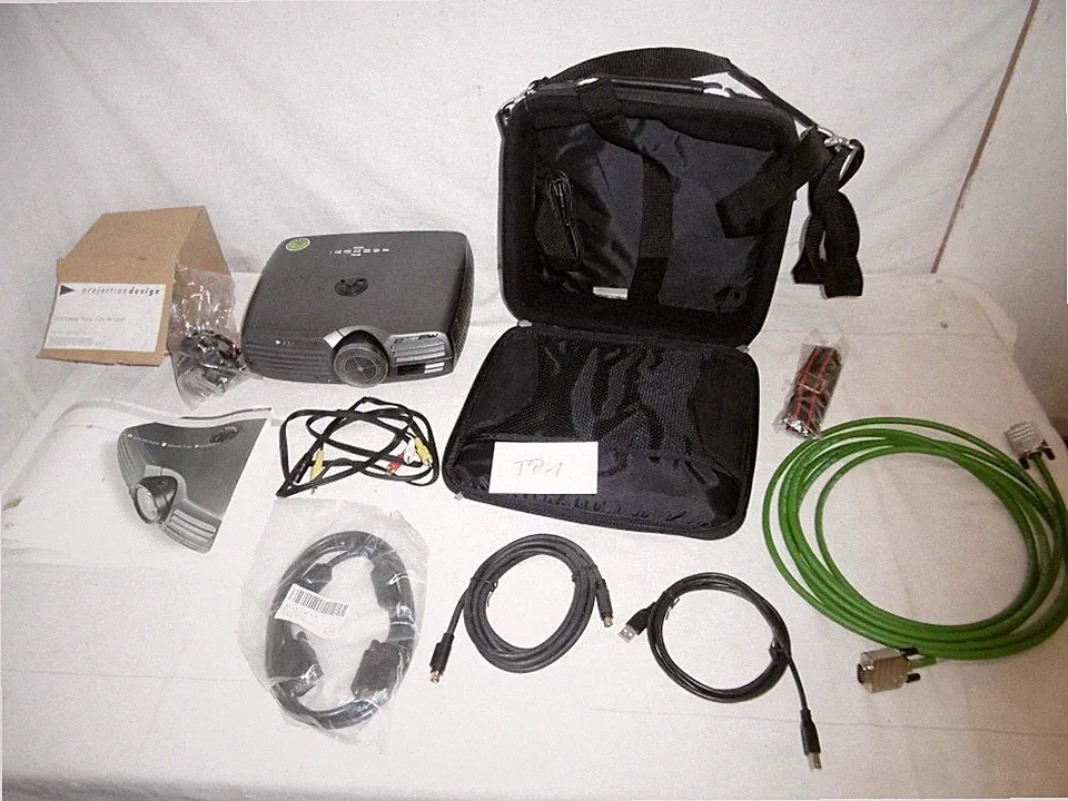 1x DLP Beamer Projektor EVO 2SX + mit Tasche Projektion ex BW Bundeswehr (TP1)