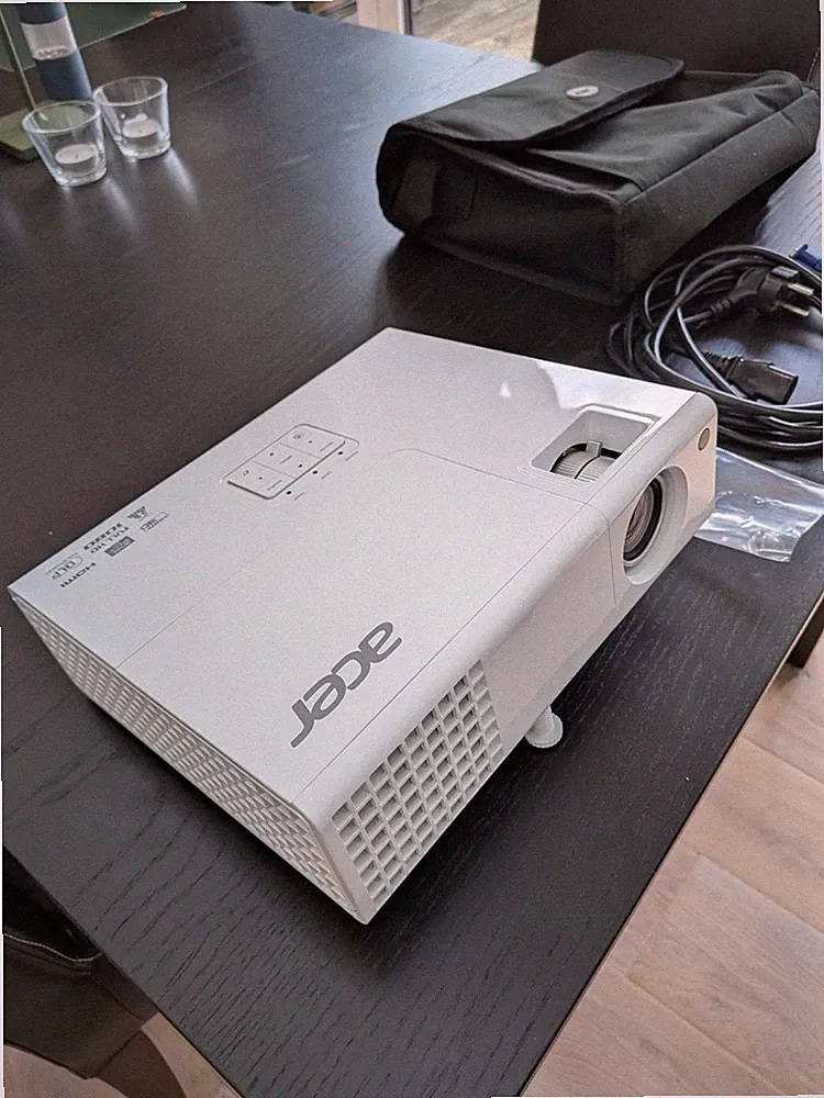 Acer Beamer H6510BD Full HD Projektor | Heimkino & Fußball-WM | Top-Zustand 26h