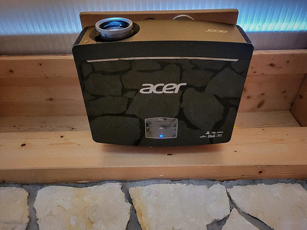 Acer Beamer P7505 Laserprojektor