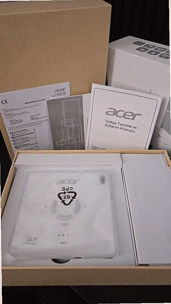 Acer C101 Tragbarer Full HD LED Projektor mit Stativ Akku lädt nicht P2E3