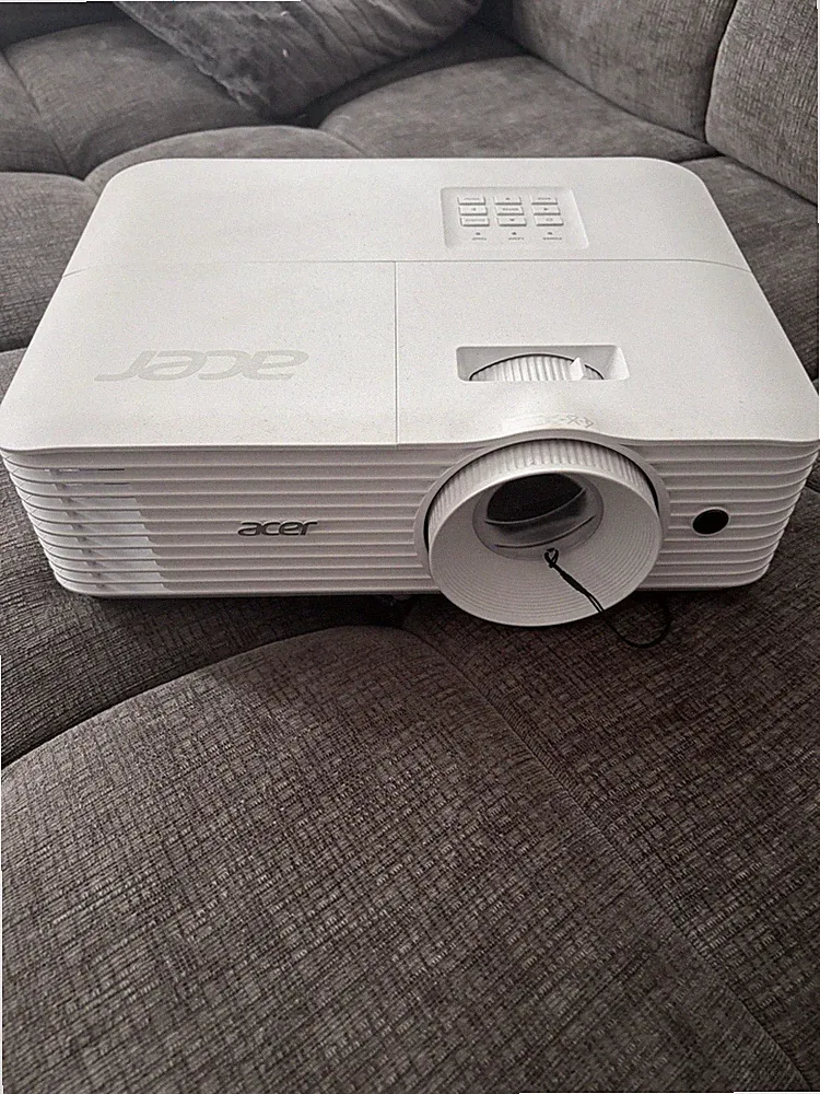 Acer D1P1914 Full HD 1080p DLP Beamer – nur 23 Lampenstunden
