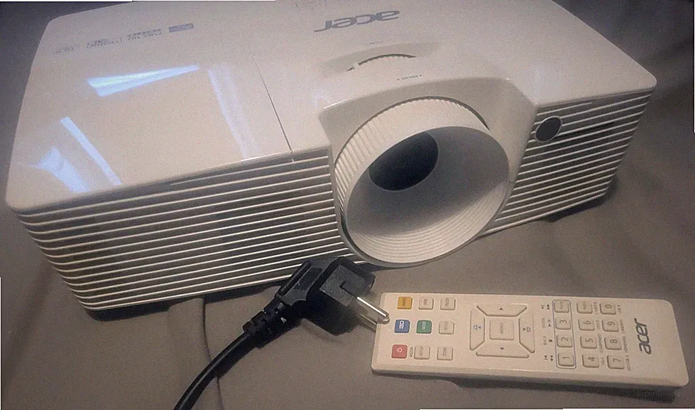 Acer H6517ABD 3D 1080p DLP-Heimkino-Beamer mit nagelneuer Lampe