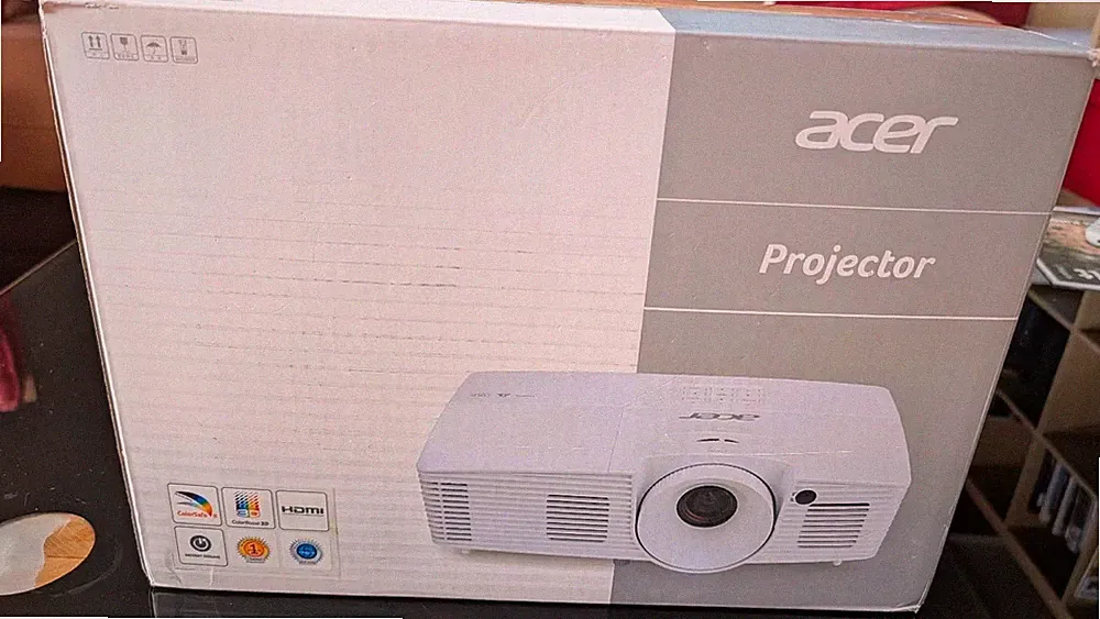 Acer H6519ABD DLP Projektor Beamer (Modellnr. D1P1532)