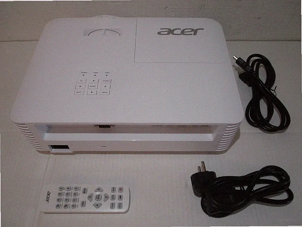 Acer H6523ABD DLP-Projektor Beamer 3500 ANSI-Lumen Full HD MR.JT111.009