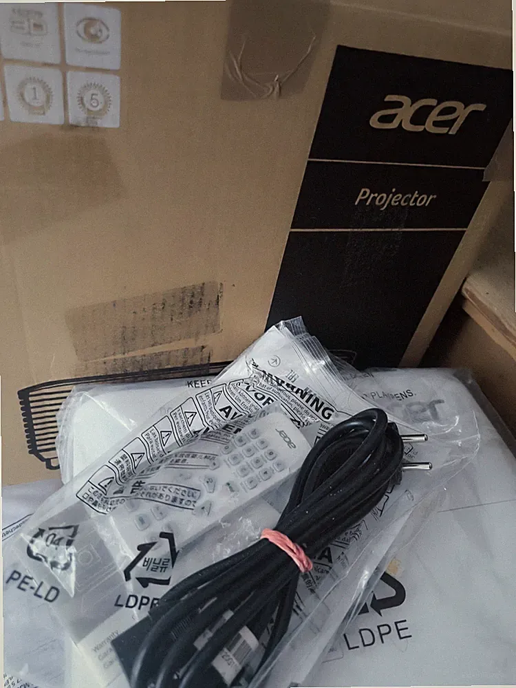 Acer H6523BD Full HD Beamer 3500 Lumen Heimkino DLP 3D HDMI