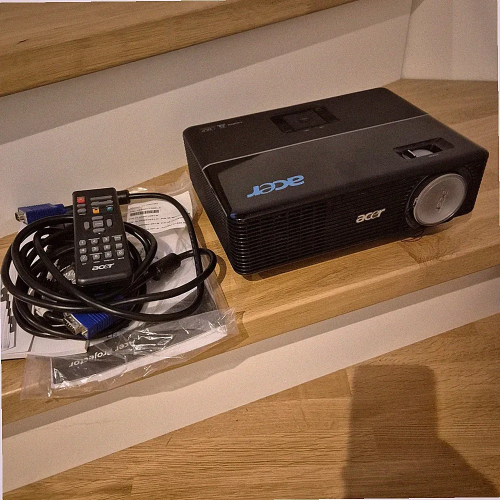 Acer P1100 DLP Beamer / Projektor – HDMI – Fernbedienung + Zubehör