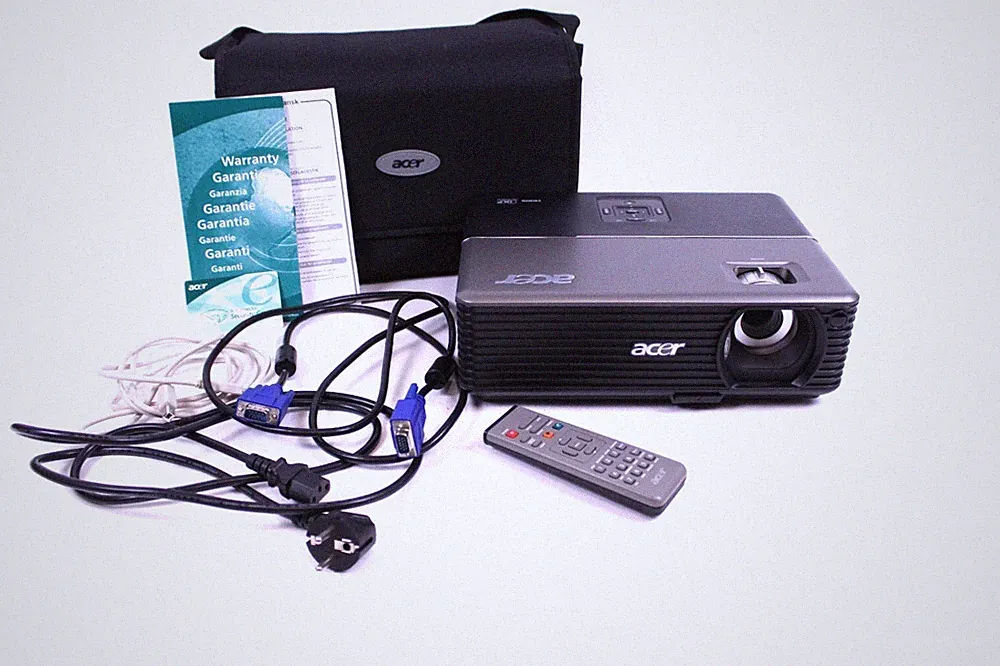 Acer P5260E DLP Projektor Beamer 2700 Ansi-Lumen 2100:1 1024x768 HDMI