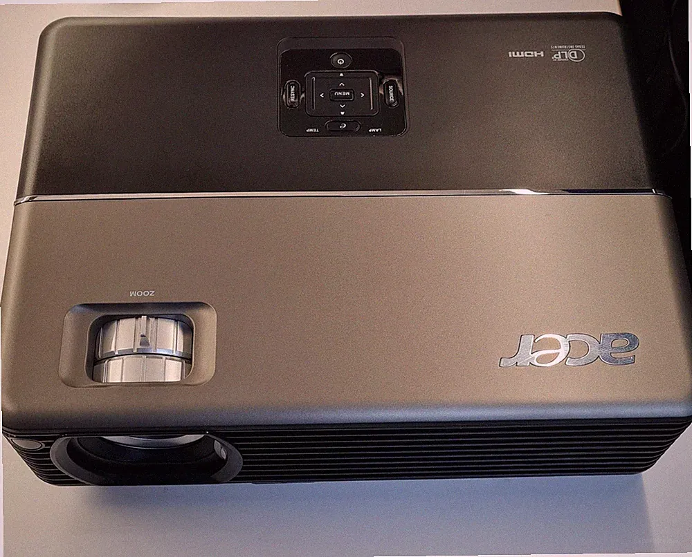 1024 x 720 DLP-Beamer
