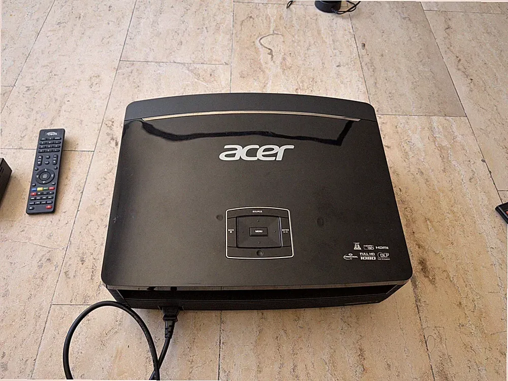 Acer P7505 DLP Heimkino-Beamer 16:9 Schwarz mit Fernbedienung