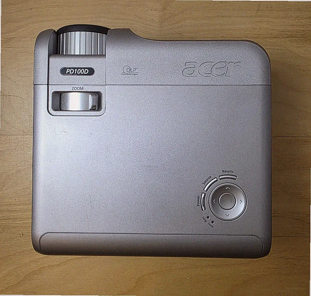 Acer PD100D DLP Beamer / Projektor mit Tasche & Kabel – funktioniert