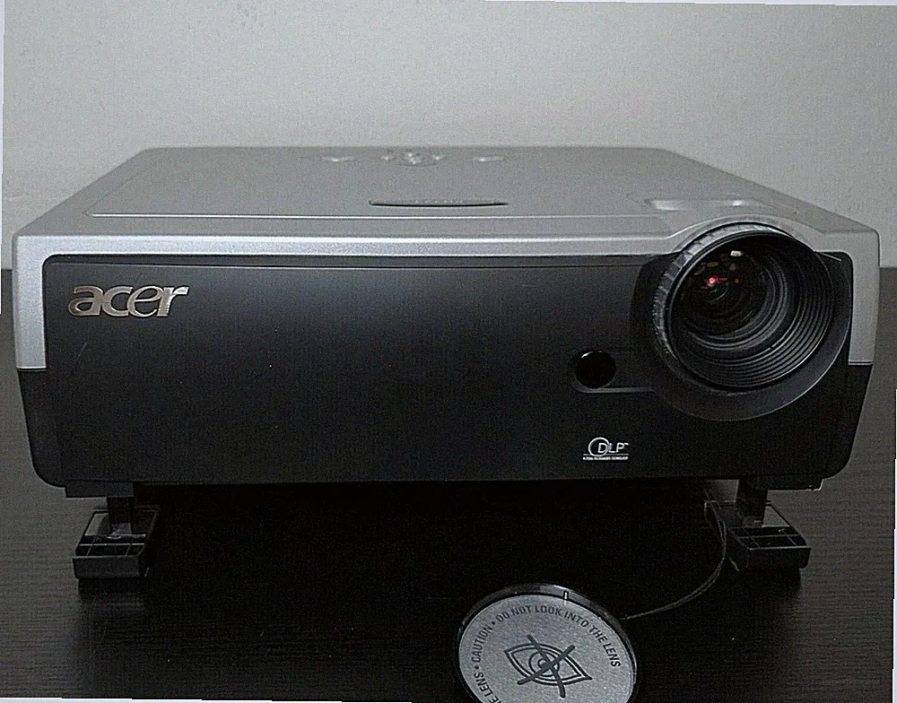 ACER PD723 DLP PROJEKTOR 2629 h 2800 ANSI-LUMEN HDTV 720P XGA 1024 x 768