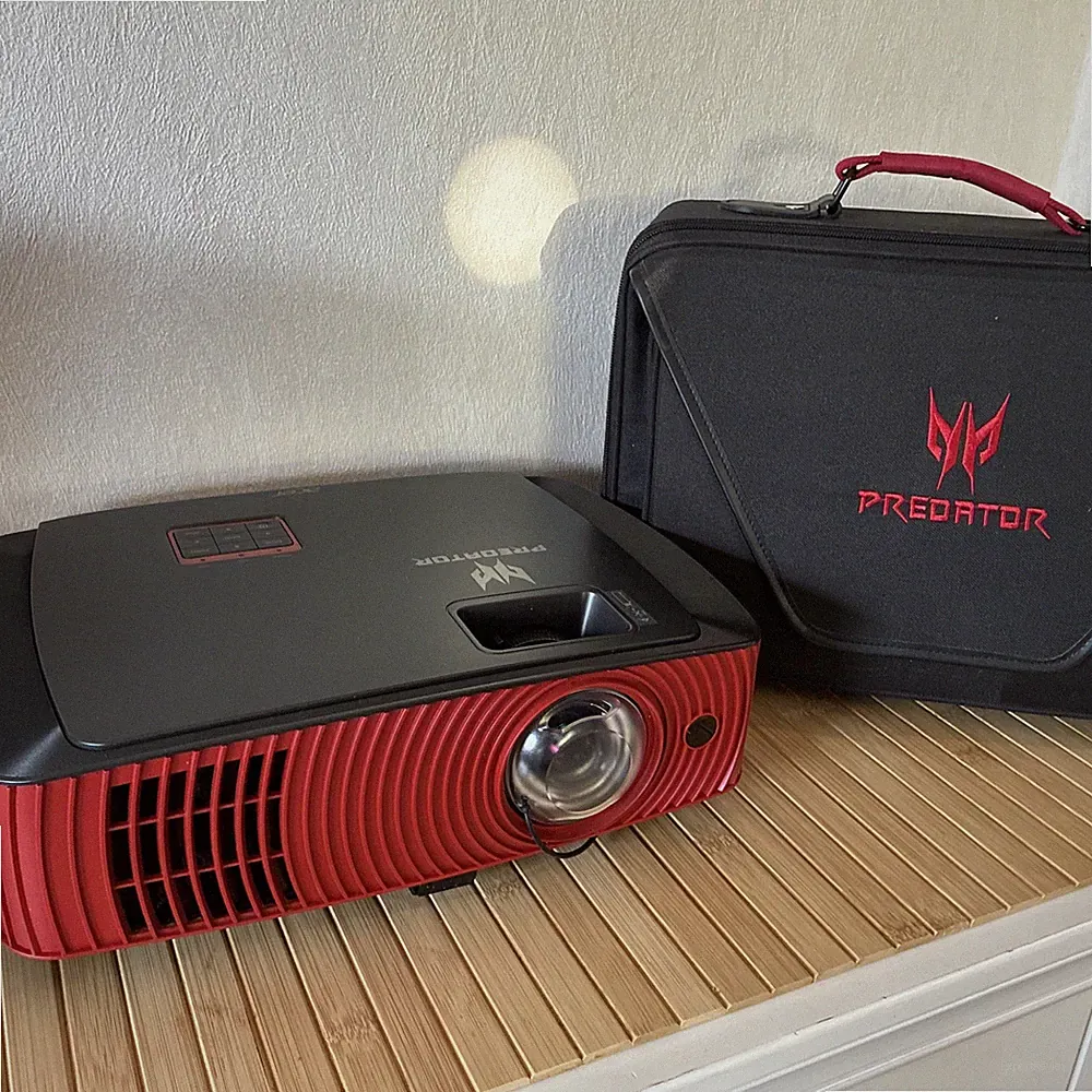 Acer Predator Z650 Full HD 3D Beamer - neuwertige Lampe mit Tasche und Zubehör