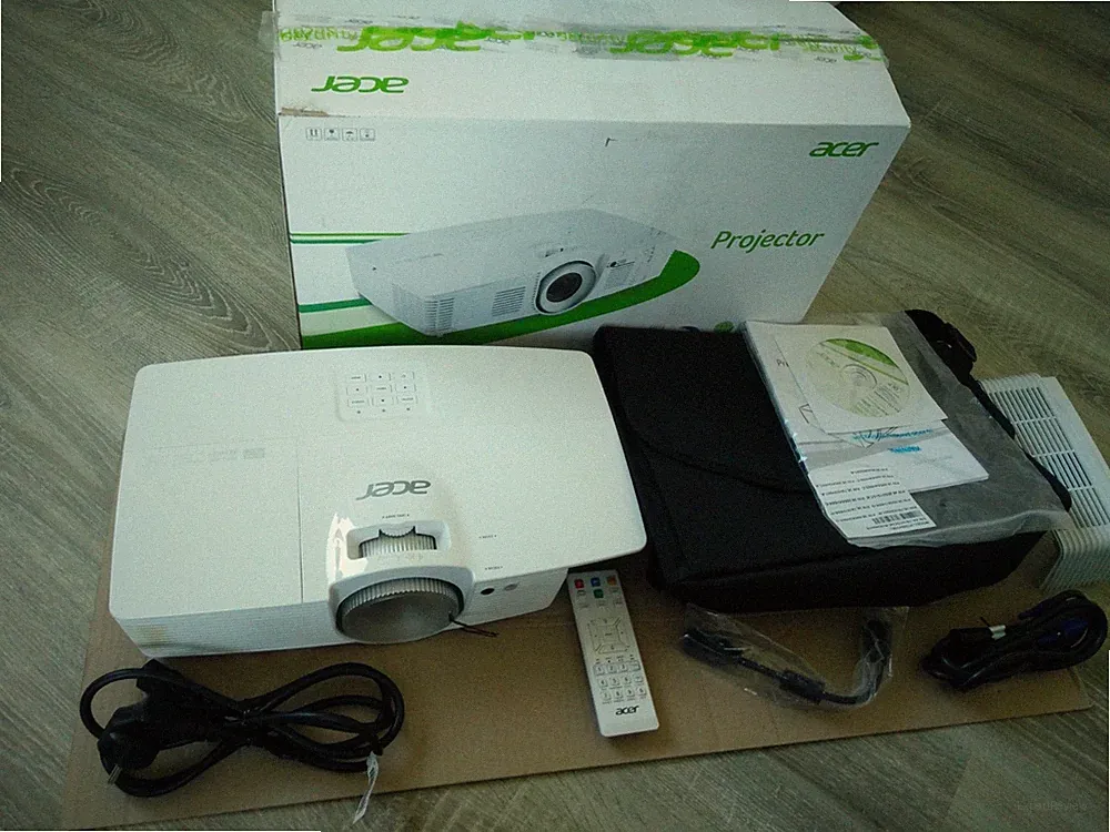 Acer V7500 Full HD DLP-Projektor/Beamer (inkl. 3D-Funktion) – guter Zustand
