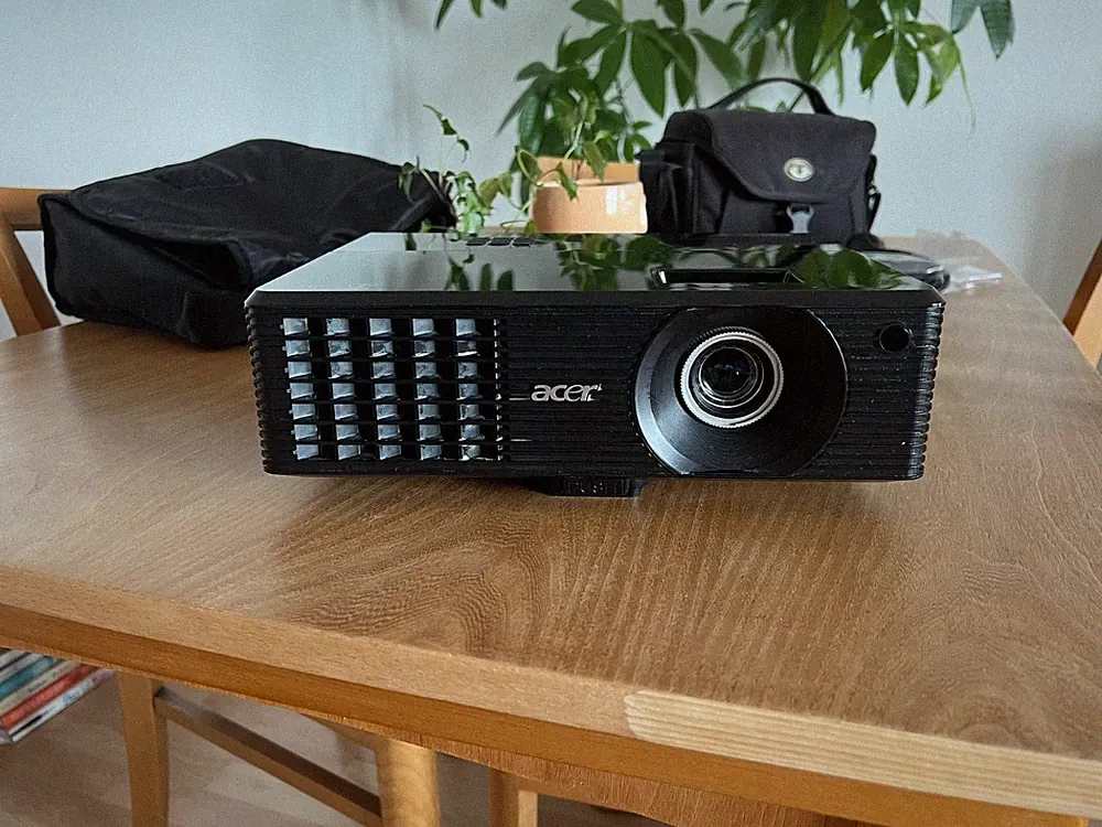 ACER X1210K DLP Beamer Projektor 2300 ANSI-Lumen 2000:1 Kontrast