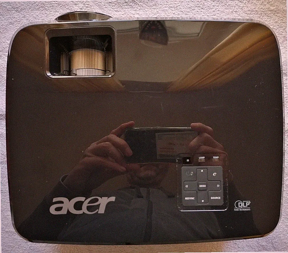Acer X1230DLP Projektor, gebraucht und gut erhalten
