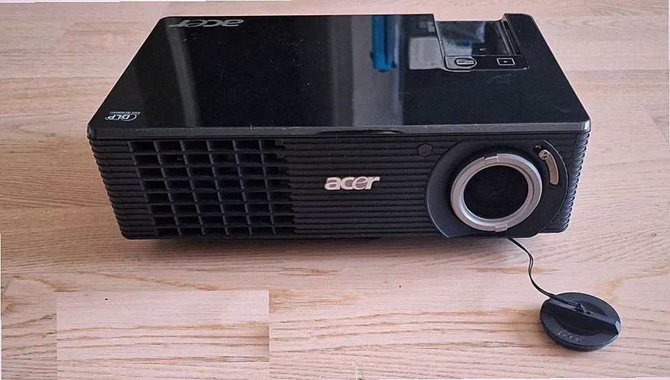 Acer X1260 DLP-Beamer • 2 000 ANSI Lumen • XGA (1024×768) • Lampenlaufzeit bis 4