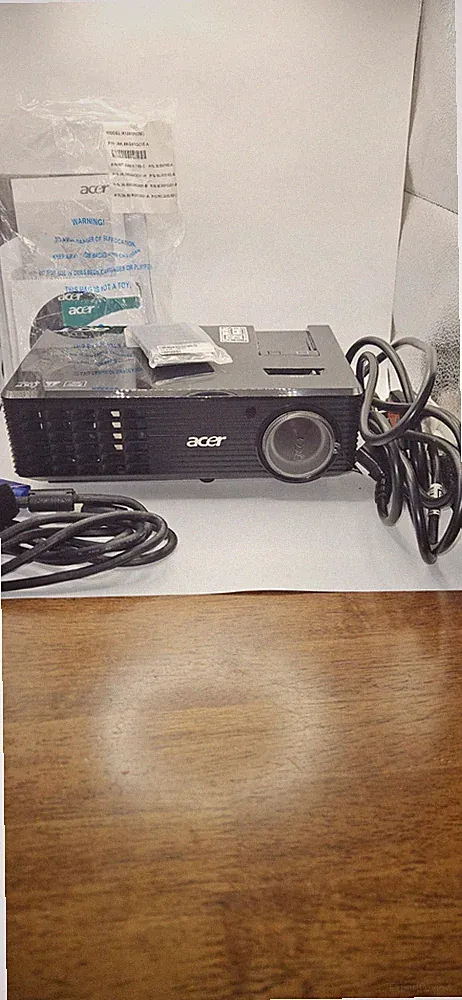 Acer X1261P DLP Projektor Top Fernbedienung Gehäuse VGA Kabel getestet