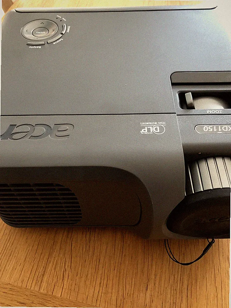 ACER XD 1150 DLP-PROJEKTOR, MIT KABELN, HANDBUCH & TRAGETASCHE - getestet funktioniert