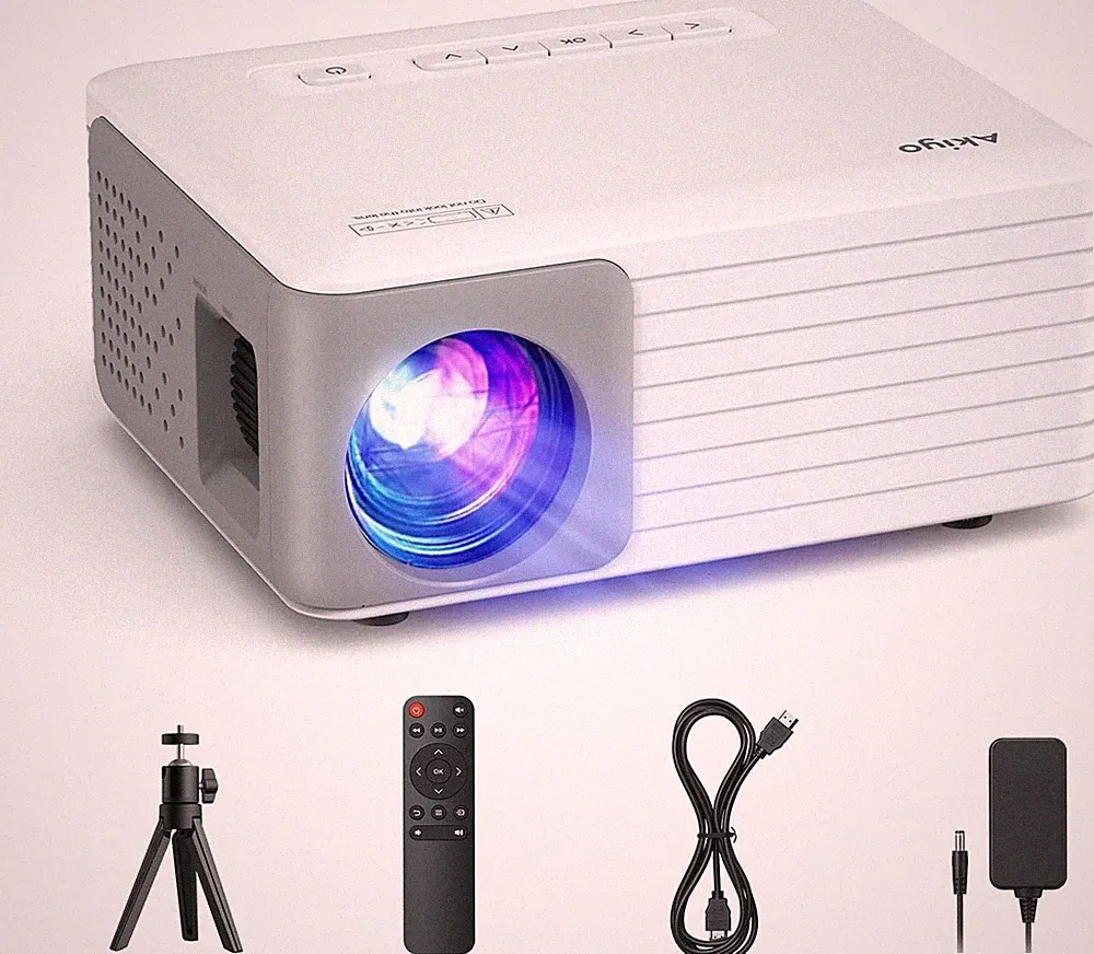 AKIYO Mini Projektor, 1080P Unterstützter Tragbarer Projektor mit Stativ, 65000 Stunden
