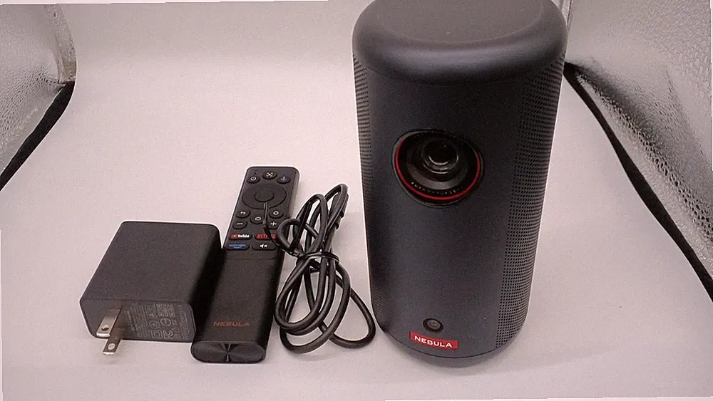 Anker D2425 Tragbarer Projektor mit integriertem Google TV