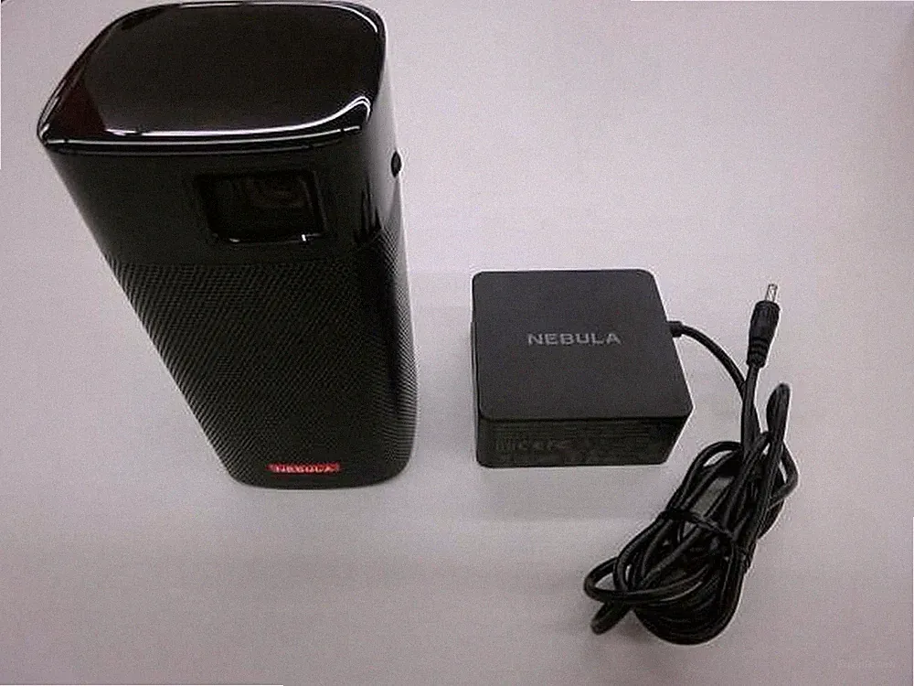 ANKER Nebula Apollo tragbarer Projektor mit Netzteil