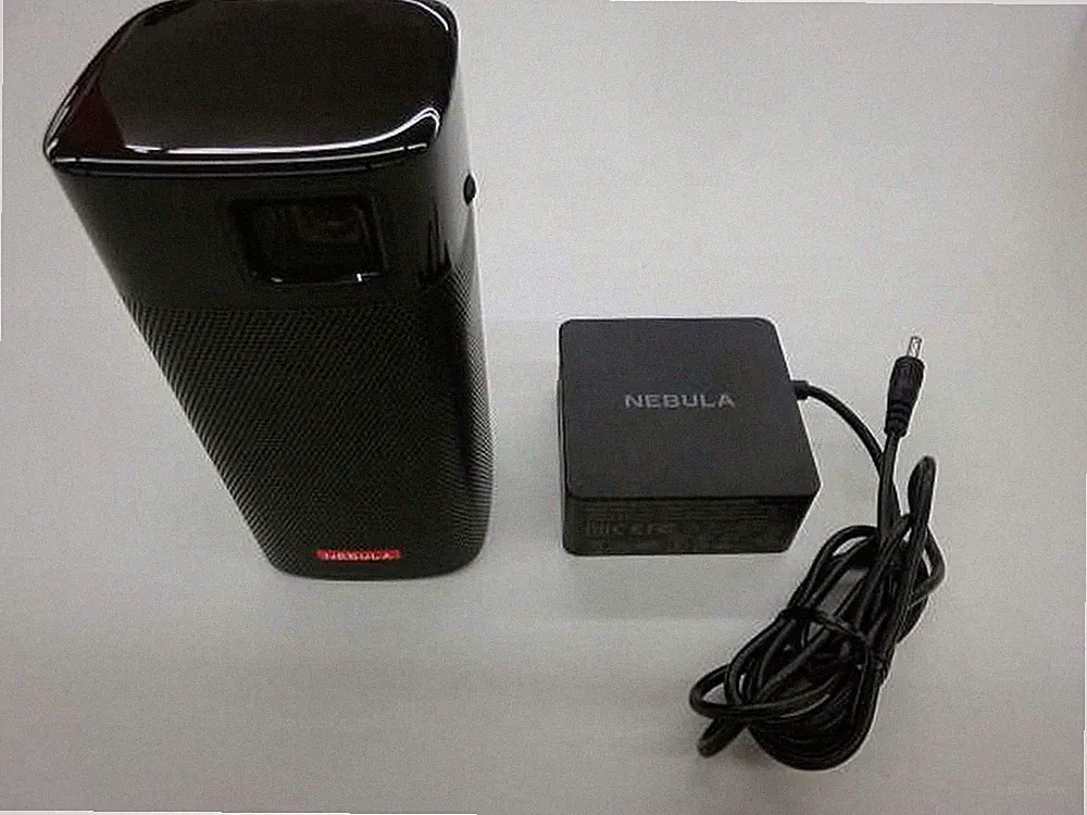 ANKER Nebula Apollo tragbarer Projektor mit Netzteil