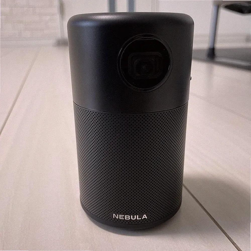 Anker Nebula Capsule Pro Mobiler Projektor Android 150 ANSI Lumen 360° Lautsp...
