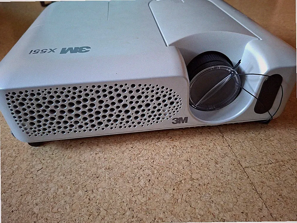 Beamer 3M x55i mit Tasche, Anschlusskabel, Beschreibung, guter Zustand