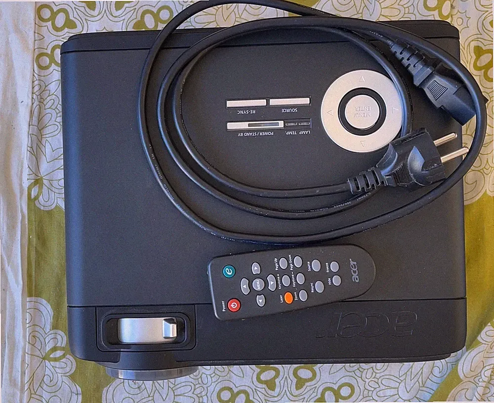 Beamer ACER PD 125 HDMI DLP + Tasche + Fernbedienung Präsentation Retro