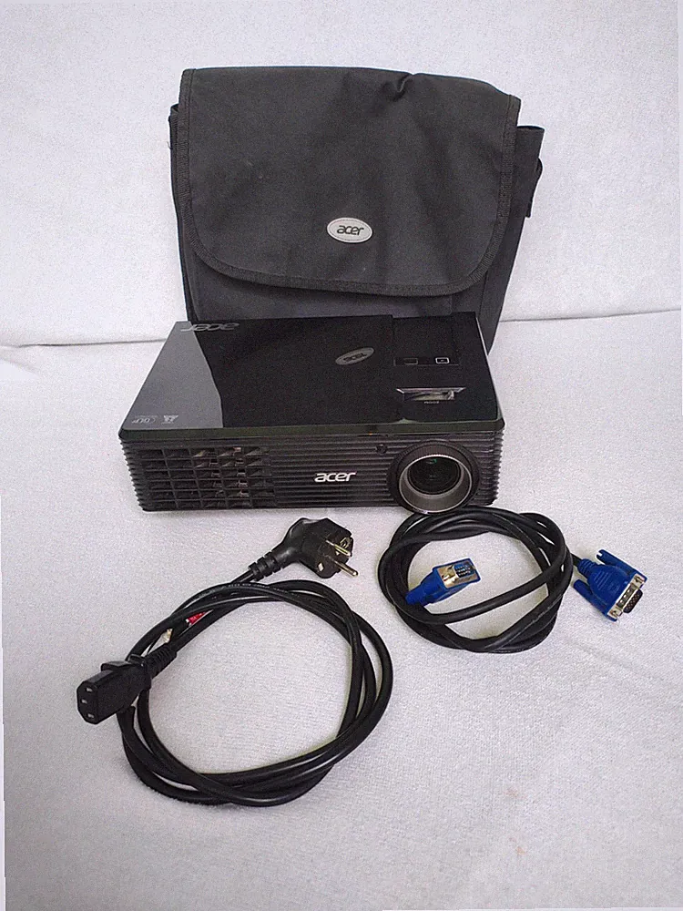 Beamer Acer X1263 (DNX1132)DLP,HD-Ready OHNE Fernbedienung + Kabel (Strom/VGA)
