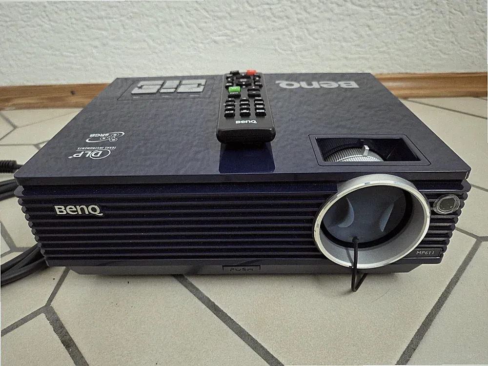 Beamer BENQ MP611 ... inkl. Fernbedienung