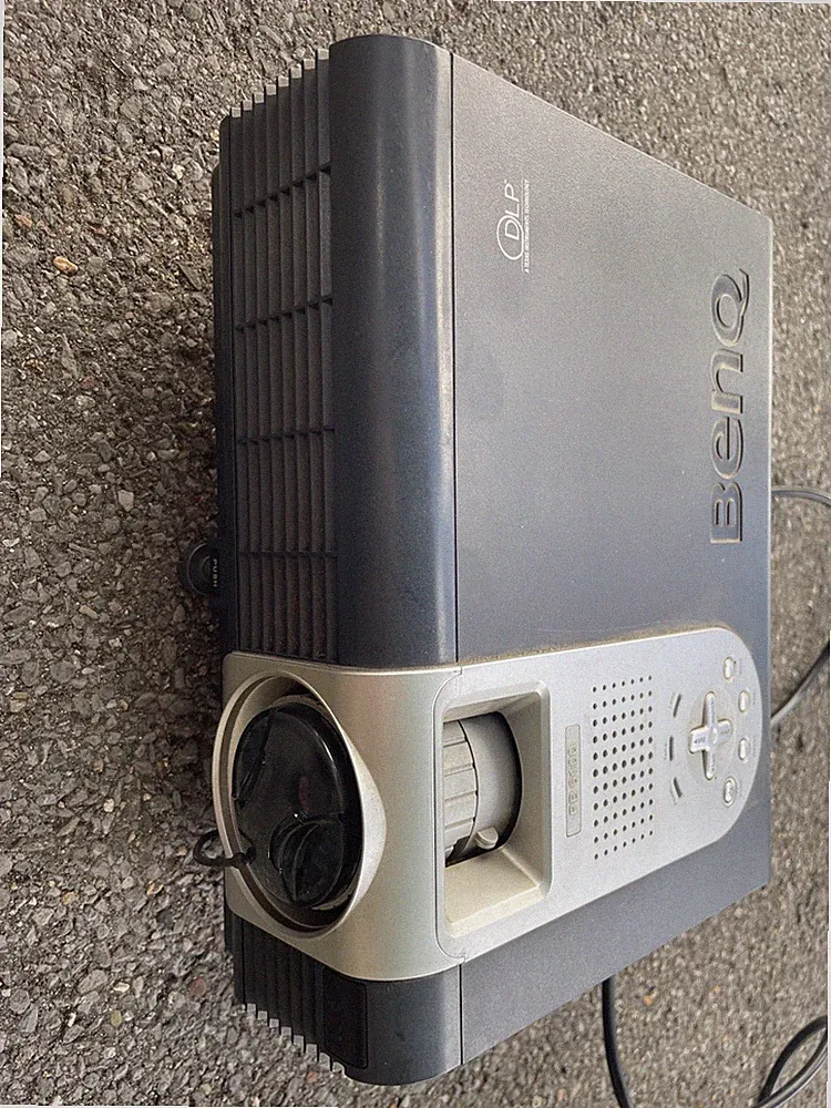 Beamer Benq PB 6100 Schwarz ohne Fernbedienung Bastler gebraucht