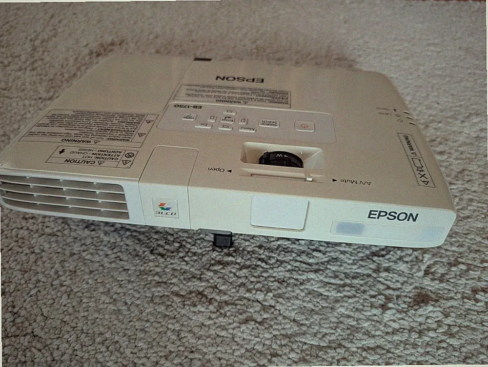 Beamer Epson EB-1750 Tasche und Adapter