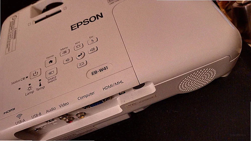 Beamer EPSON EB-W41, gebraucht, mit Fernbedienung, weiß, sehr gut erhalten