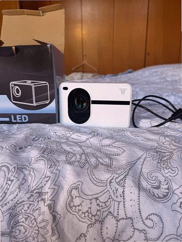 Beamer full hd 1080p mit Leinwand (84Zoll) 16:9 mit Tragetasche-WIFI Bluetooth