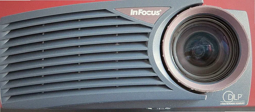 Beamer INFOCUS 🔥 DLP SVGA 7000 + inkl Zubehör und Tasche 🔥