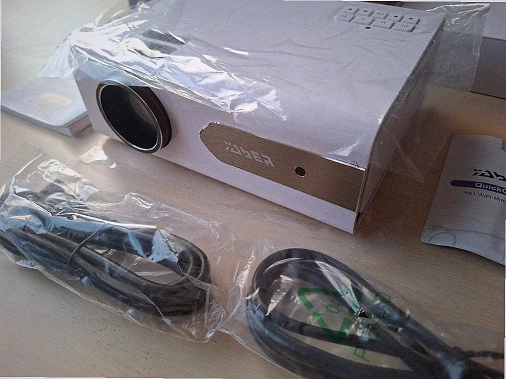 Beamer, Mini Videoprojektor - Yaber V3 HDMI , Fernbedienung, Schule/UNI, neu