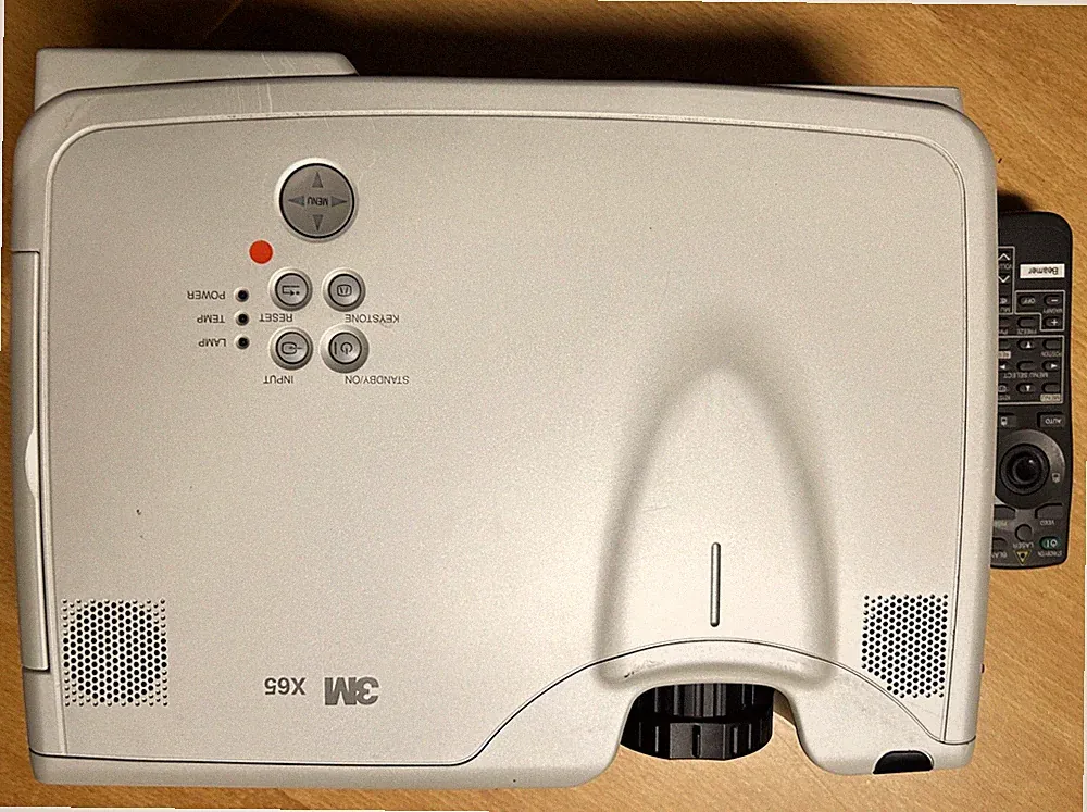 Beamer: Multimedia-Projektor 3M X65, silbergrau, Hersteller: 3M