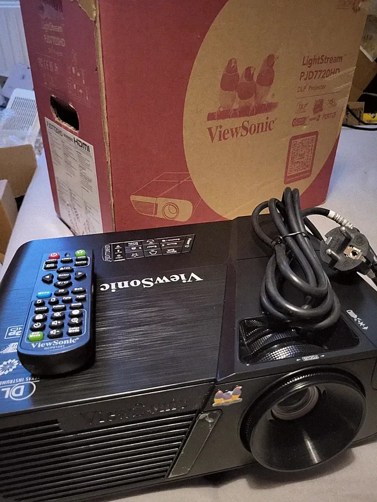 Beamer ViewSonic PJD7720HD 3D 1080p 3200 Ansi Lumen 22000:1 - erst 47h