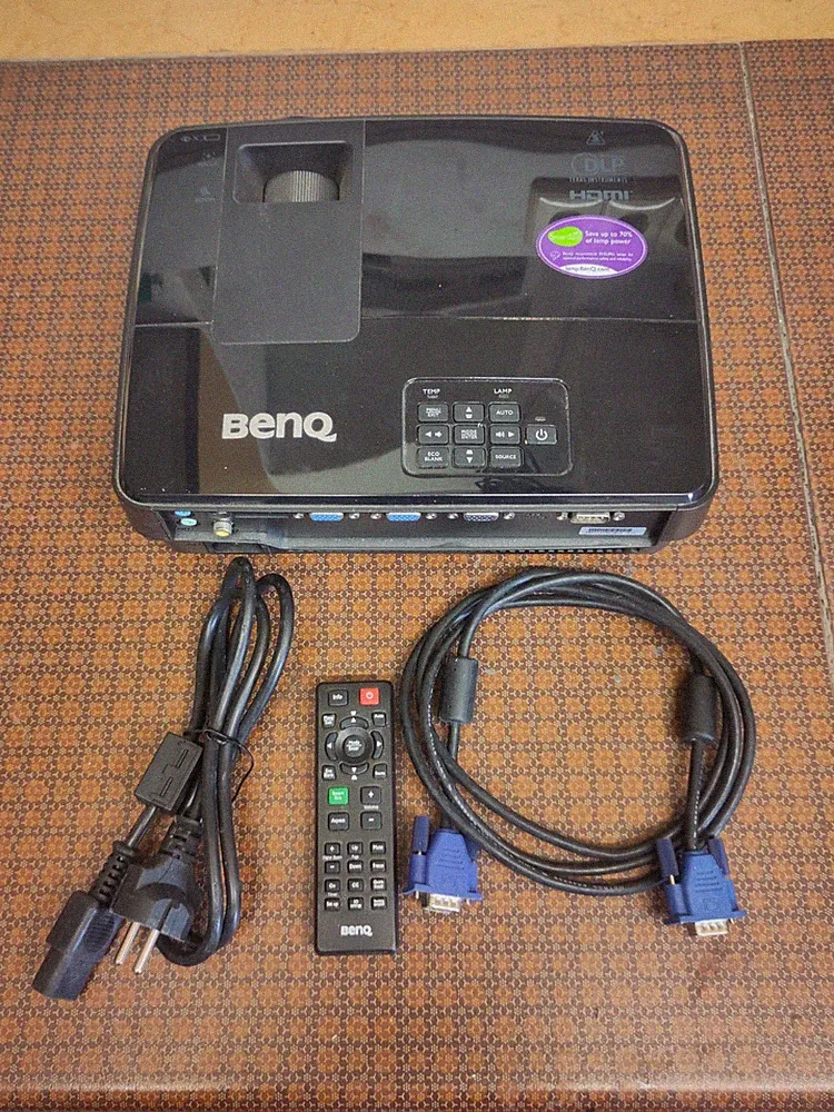 Benq Beamer Full HD inkl. Fernbedienung
