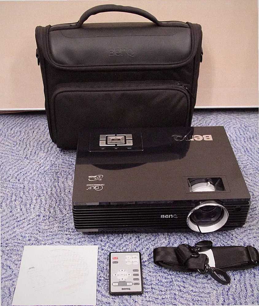BenQ Beamer MP720p DLP Projektor inkl Tasche und Fernbedienung MP 720 p