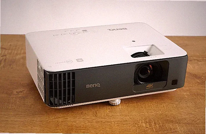 BenQ Gaming Beam Projektor 4K HDR TK700STi / Express / Original