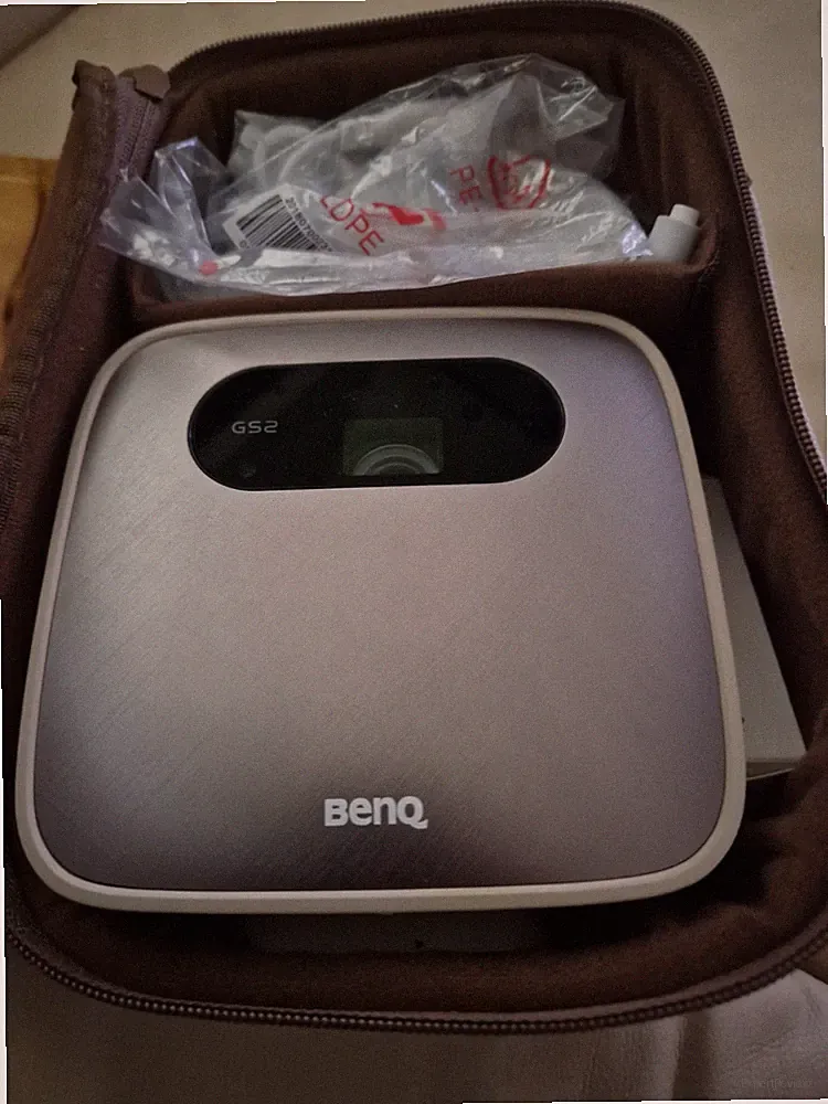 BenQ GS2 Desktop-Beamer/Projektor grau mit Fernbedienung, Tasche & Kabeln