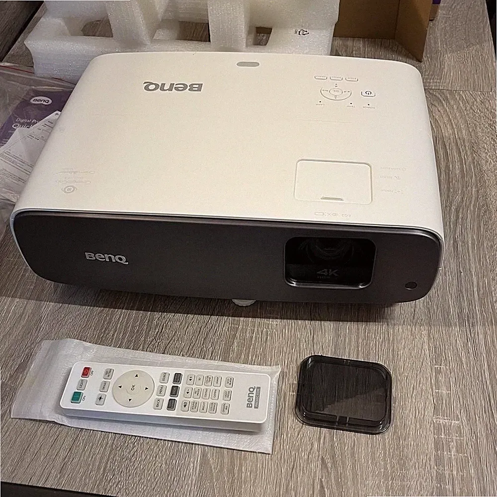 BenQ HT3550 4K HDR CinePrime Heimkino-Projektor FULL HD Japan