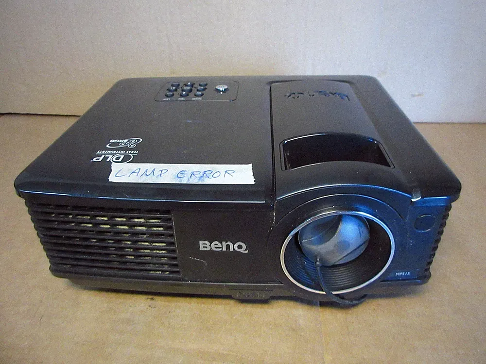 BENQ MP515 Projector Beamer DLP SVGA 2500 LUMENS - No Remote - LAMP ERROR