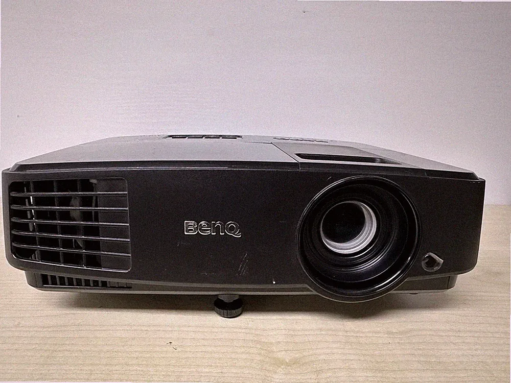 BENQ MS504 DLP 3.000 Lumen PC 3D Ready Projektor 88 Lampenstunden gebraucht ohne Fernbedienung