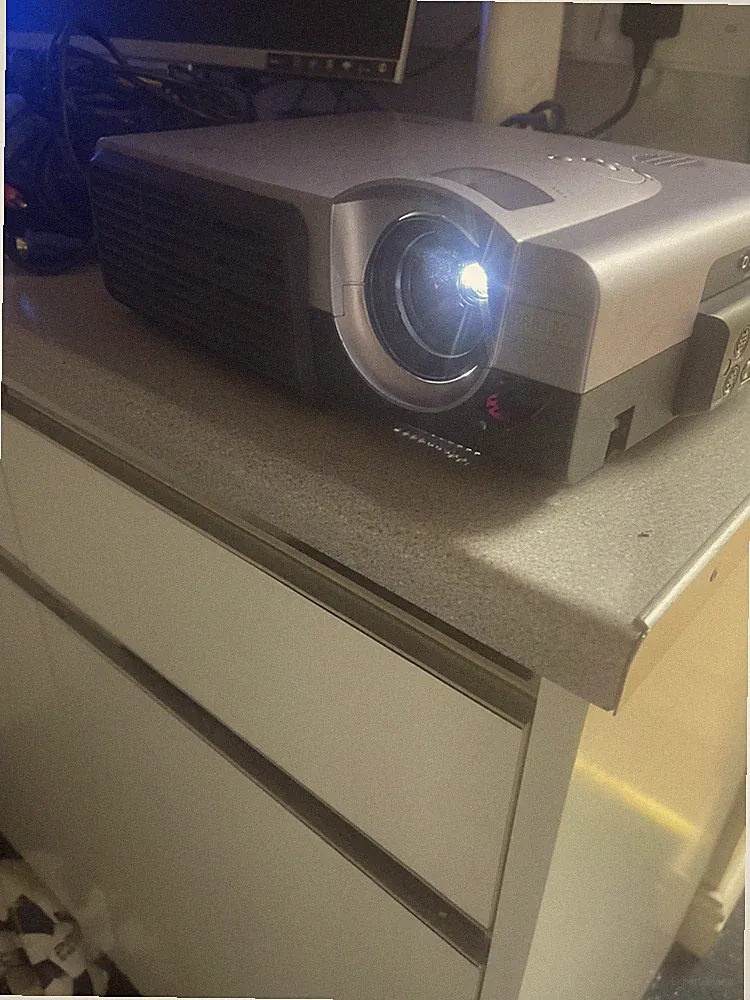 Benq PB8120 Projektor funktionsfähig, alle Kabel und Kabel, siehe Modellnummer