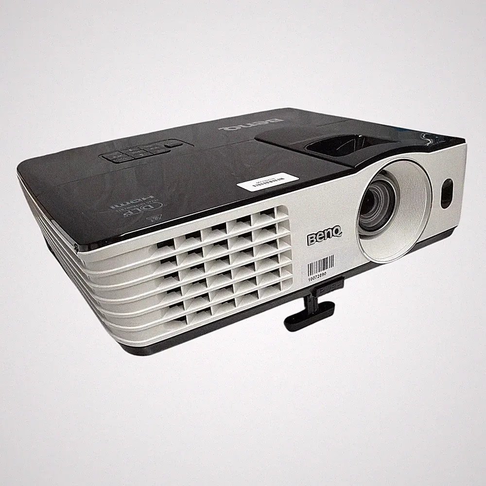 BenQ TH681+ DLP Beamer 3000 Lumen FullHD <50Stunden ohne Fernbedienung Kratzer