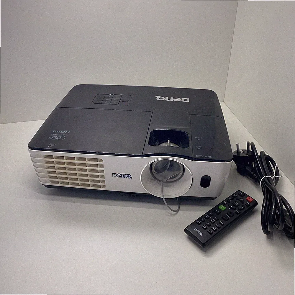 BenQ TH681 DLP Beamer Neue Lampe! Gerät defekt